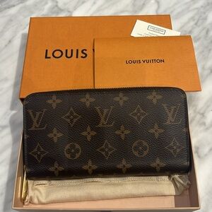 Zippy authentic Louis Vuitton wallet